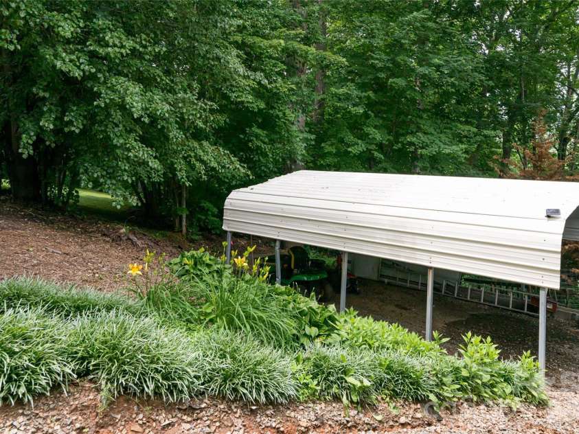 129 Oak Trails Pass, Leicester, NC 28748.  MLS# CAR4329467, YatesRealty ID 9958. 