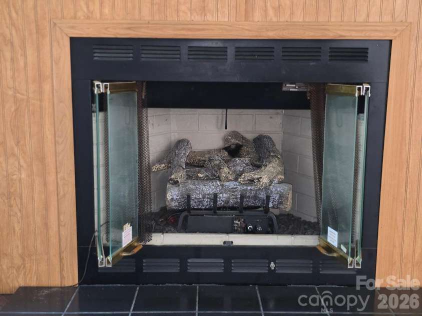 129 Oak Trails Pass, Leicester, NC 28748.  MLS# CAR4329467, YatesRealty ID 9958. Cozy fireplace