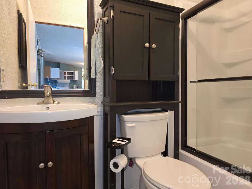 129 Oak Trails Pass, Leicester, NC 28748.  MLS# CAR4329467, YatesRealty ID 9958. Updated full bathroom