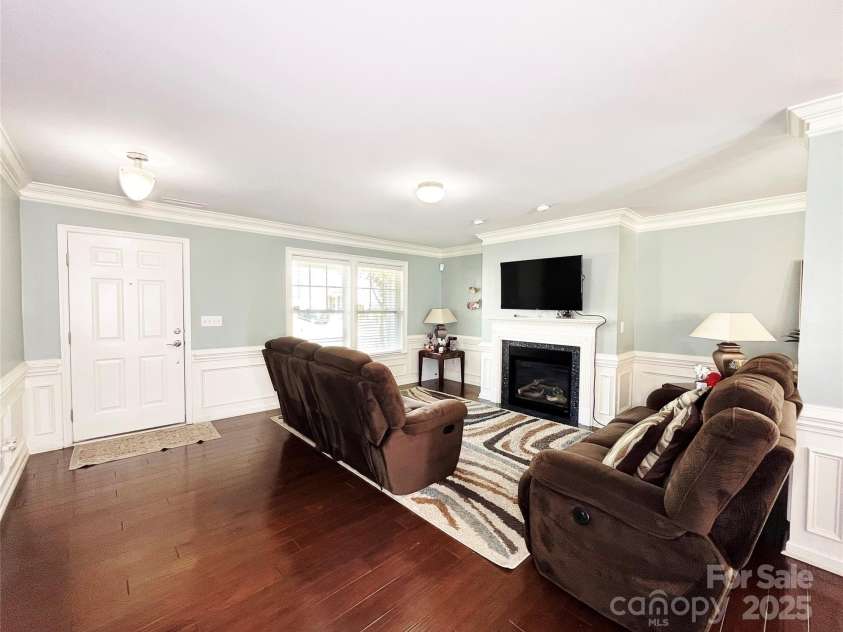 7928 Ponderosa Pine Lane, Charlotte, NC 28215.  MLS# CAR4243711, YatesRealty ID 9958. 