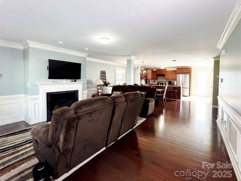 7928 Ponderosa Pine Lane, Charlotte, NC 28215.  MLS# CAR4243711, YatesRealty ID 9958. 