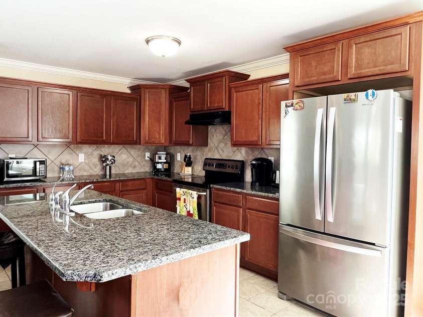 7928 Ponderosa Pine Lane, Charlotte, NC 28215.  MLS# CAR4243711, YatesRealty ID 9958. 