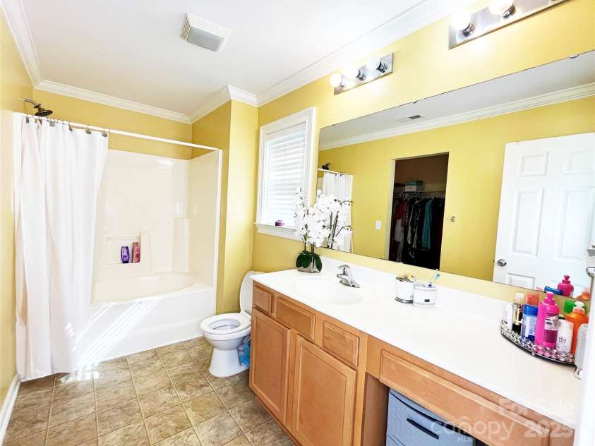 7928 Ponderosa Pine Lane, Charlotte, NC 28215.  MLS# CAR4243711, YatesRealty ID 9958. 