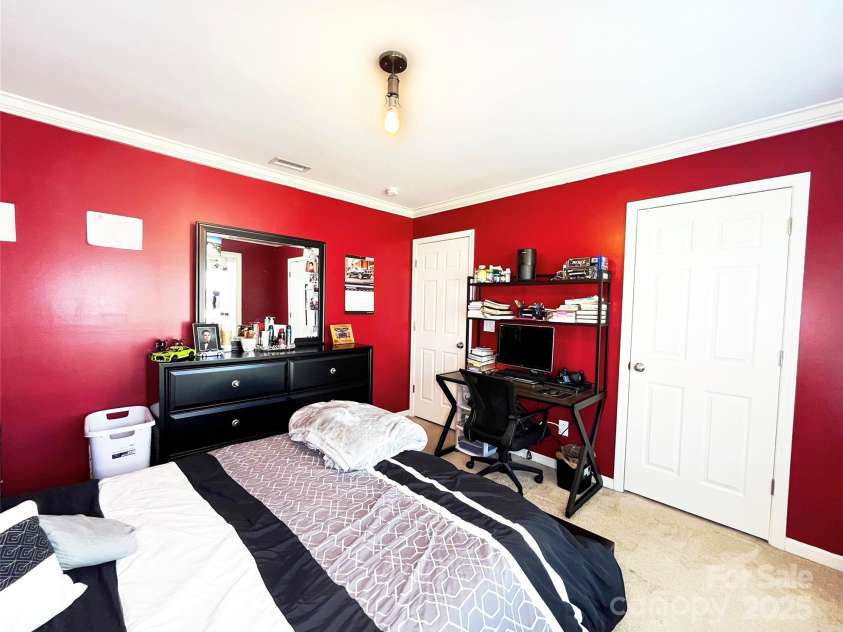 7928 Ponderosa Pine Lane, Charlotte, NC 28215.  MLS# CAR4243711, YatesRealty ID 9958. 