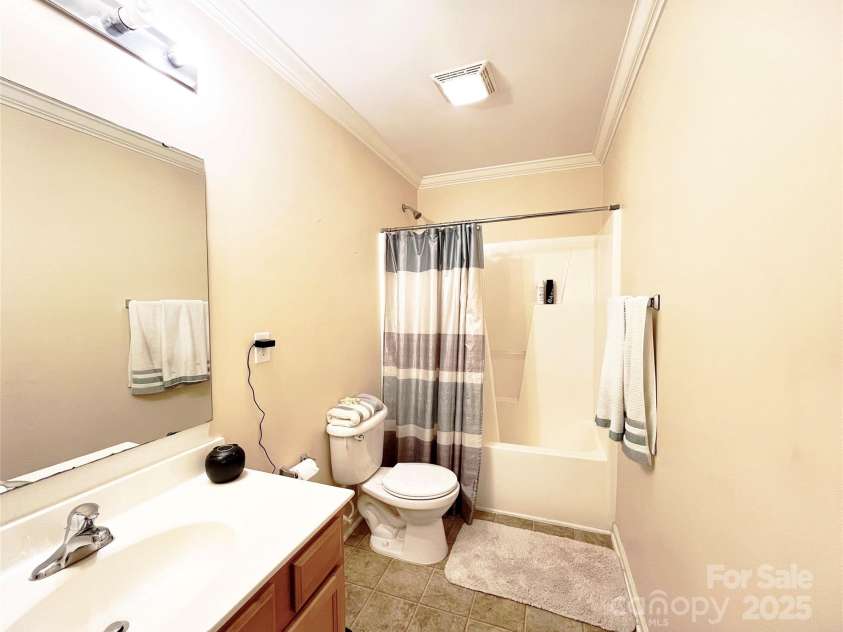 7928 Ponderosa Pine Lane, Charlotte, NC 28215.  MLS# CAR4243711, YatesRealty ID 9958. 