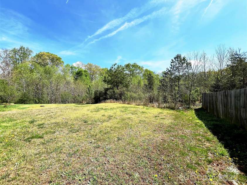 7928 Ponderosa Pine Lane, Charlotte, NC 28215.  MLS# CAR4243711, YatesRealty ID 9958. 