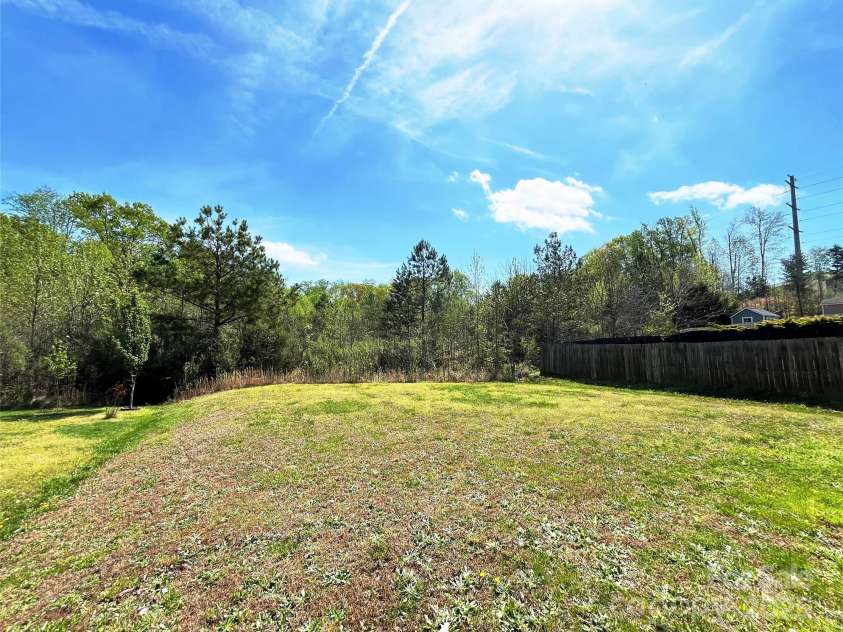 7928 Ponderosa Pine Lane, Charlotte, NC 28215.  MLS# CAR4243711, YatesRealty ID 9958. 