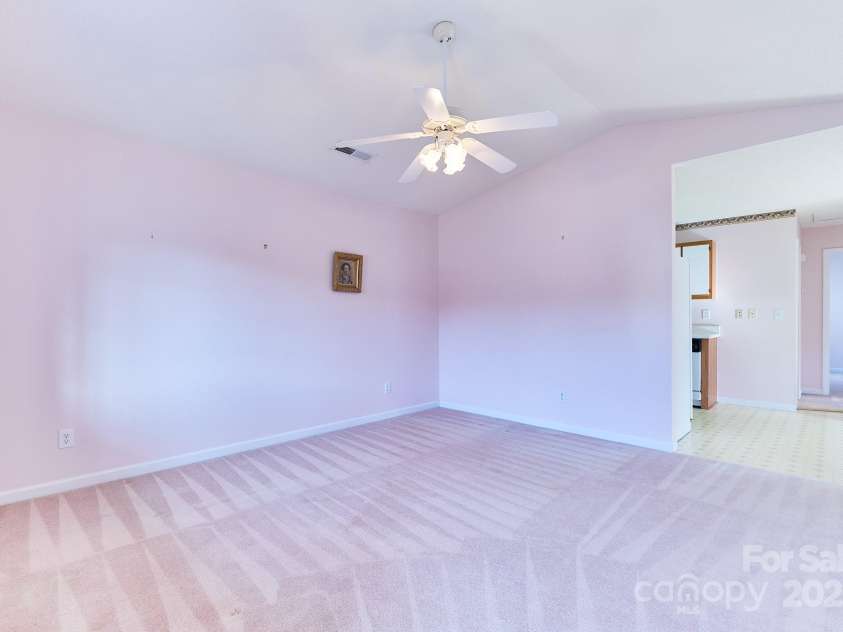 2625 Stratford Lake Road, Winston Salem, NC 27103.  MLS# CAR4327195, YatesRealty ID 996. 