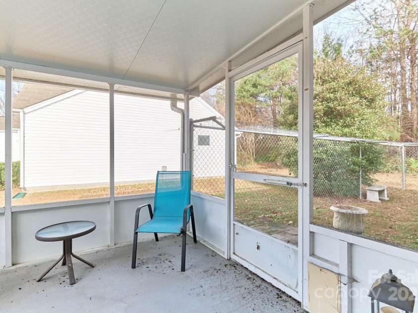 2625 Stratford Lake Road, Winston Salem, NC 27103.  MLS# CAR4327195, YatesRealty ID 996. 