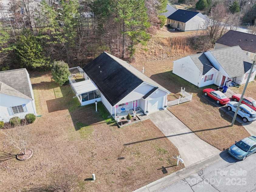 2625 Stratford Lake Road, Winston Salem, NC 27103.  MLS# CAR4327195, YatesRealty ID 996. 