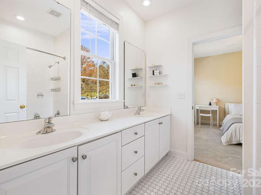 36 White Ash Drive, Asheville, NC 28803.  MLS# CAR4239154, YatesRealty ID 9961. Bathroom between Bedroom 3 and 4 (Upper Level)