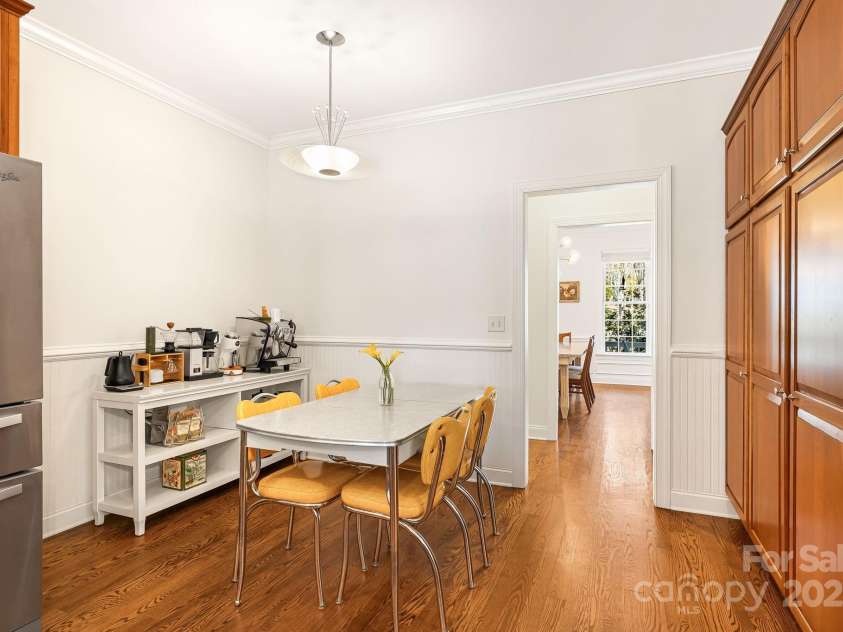 36 White Ash Drive, Asheville, NC 28803.  MLS# CAR4239154, YatesRealty ID 9961. Breakfast Nook