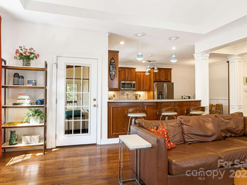 36 White Ash Drive, Asheville, NC 28803.  MLS# CAR4239154, YatesRealty ID 9961. Great Room