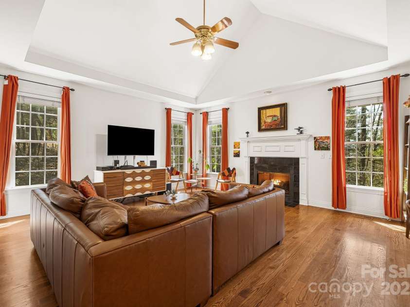 36 White Ash Drive, Asheville, NC 28803.  MLS# CAR4239154, YatesRealty ID 9961. Great Room