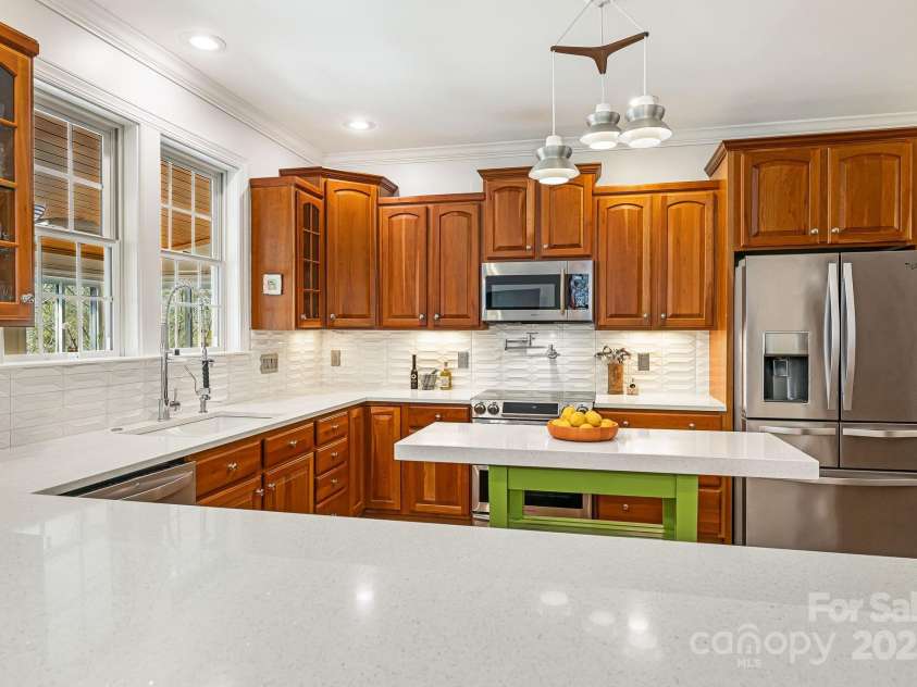 36 White Ash Drive, Asheville, NC 28803.  MLS# CAR4239154, YatesRealty ID 9961. Kitchen