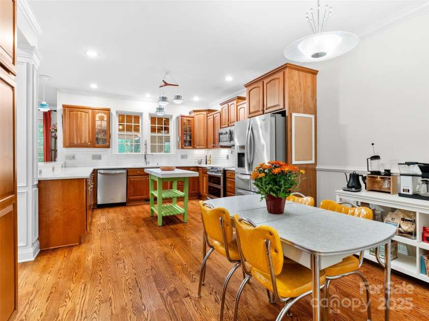 36 White Ash Drive, Asheville, NC 28803.  MLS# CAR4310417, YatesRealty ID 9961. Large Open eat in Kitchen 