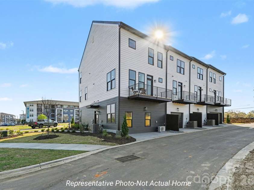 2724 Respite Lane, Charlotte, NC 28273.  MLS# CAR4398097, YatesRealty ID 9963. 