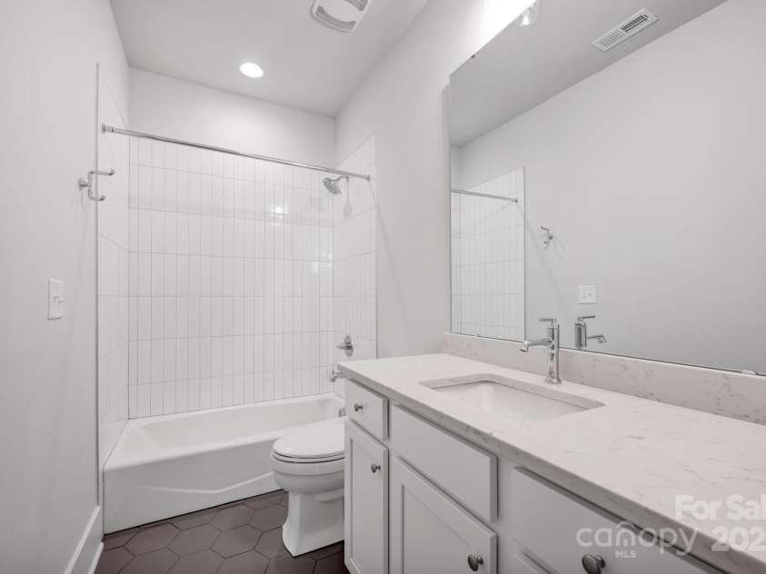 613 Hops Alley, Fort Mill, SC 29715.  MLS# CAR4193923, YatesRealty ID 9963. Bath #2 in Upper Hall