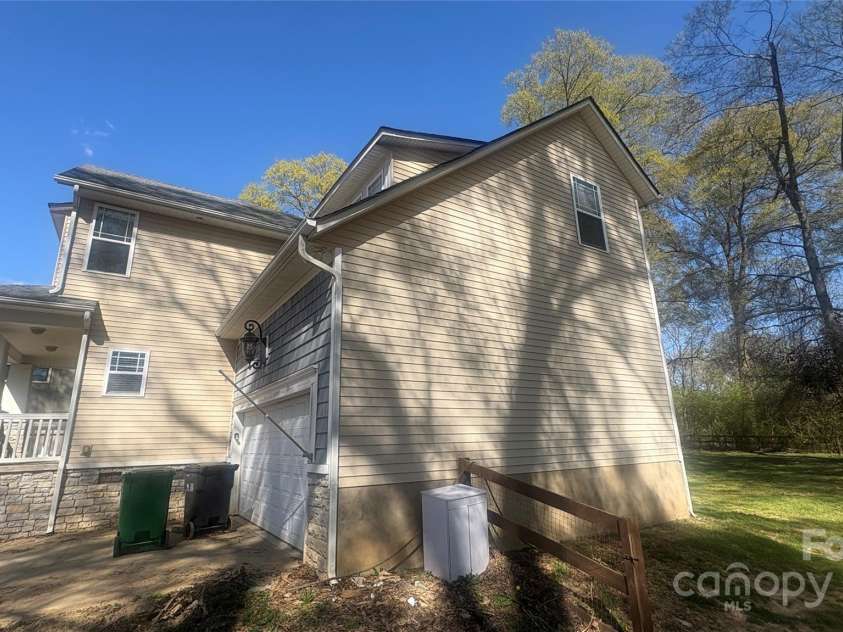 1134 Riverside Drive, Charlotte, NC 28214.  MLS# CAR4239990, YatesRealty ID 9964. 
