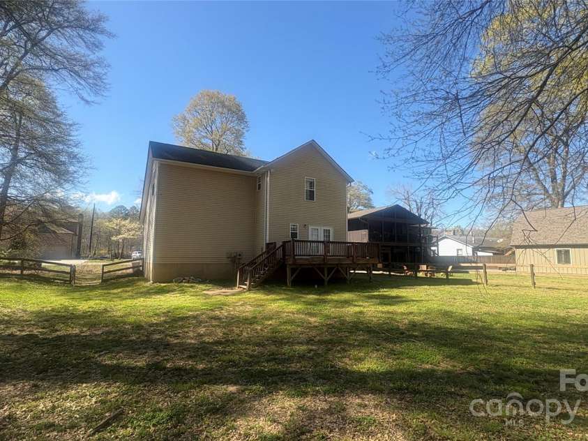 1134 Riverside Drive, Charlotte, NC 28214.  MLS# CAR4239990, YatesRealty ID 9964. 