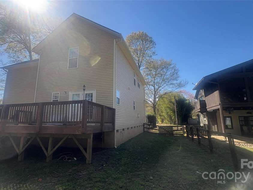 1134 Riverside Drive, Charlotte, NC 28214.  MLS# CAR4239990, YatesRealty ID 9964. 