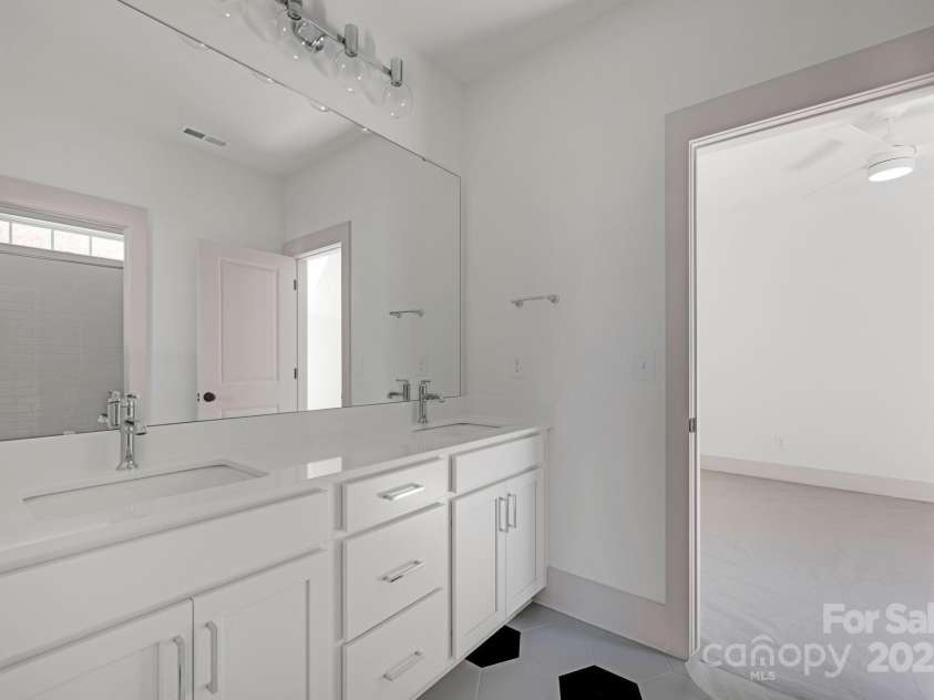 718 Barrel Alley, Fort Mill, SC 29715.  MLS# CAR4217978, YatesRealty ID 9964. Bath #2