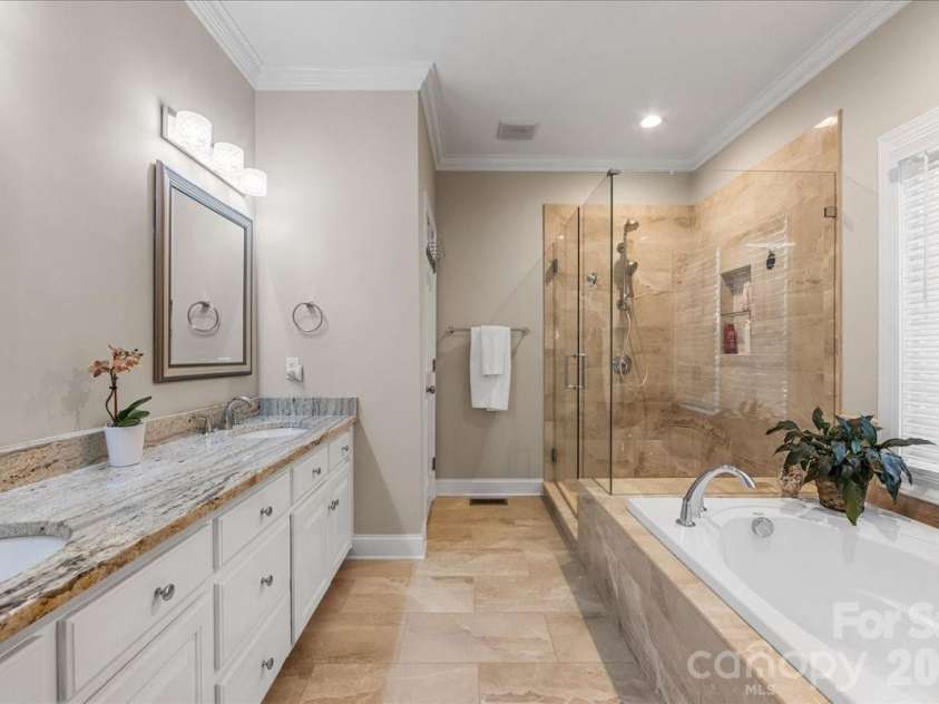 10401 Newberry Park Lane, Charlotte, NC 28277.  MLS# CAR4357255, YatesRealty ID 9965. Priimary Bath