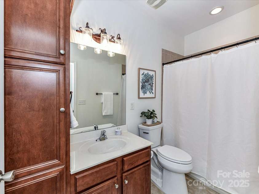 8925 Rosalyn Glen Road, Cornelius, NC 28031.  MLS# CAR4282773, YatesRealty ID 9965. Full Bath features tub/bath, plenty of cabinet space for linens & tile floors!