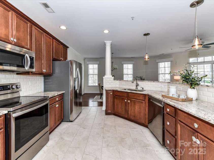 8925 Rosalyn Glen Road, Cornelius, NC 28031.  MLS# CAR4282773, YatesRealty ID 9965. Upgraded Kitchen features granite counters, stainless steel appliances, tile back splash, upgraded lighting, breakfast bar, pantry, plenty of cabinet space & tile floors!