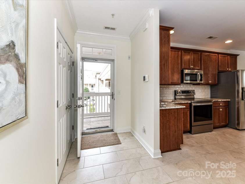8925 Rosalyn Glen Road, Cornelius, NC 28031.  MLS# CAR4282773, YatesRealty ID 9965. Welcoming & Bright Entryway with crown molding & beautiful ceramic tile!