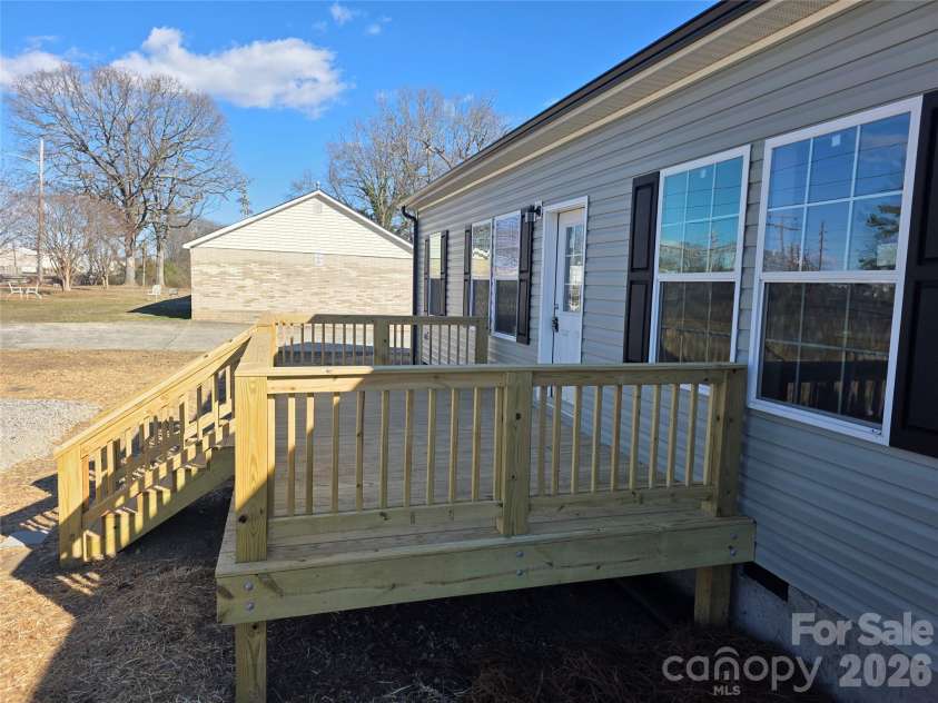 1009 Airline Street, Gastonia, NC 28054.  MLS# CAR4336709, YatesRealty ID 9966. 