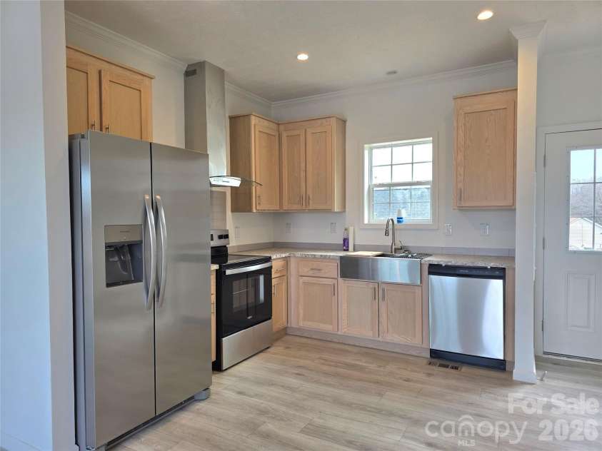 1009 Airline Street, Gastonia, NC 28054.  MLS# CAR4336709, YatesRealty ID 9966. 