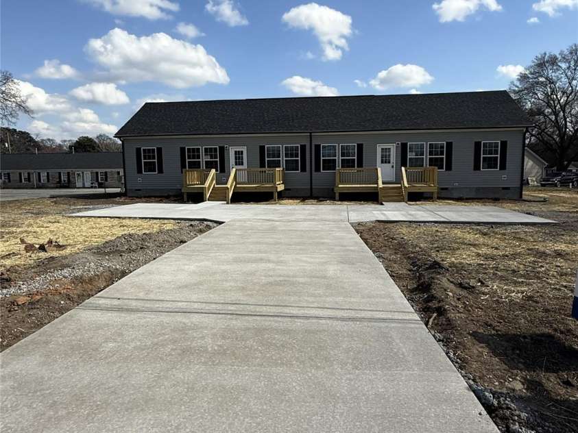 1009 Airline Street, Gastonia, NC 28054.  MLS# CAR4336709, YatesRealty ID 9966. 