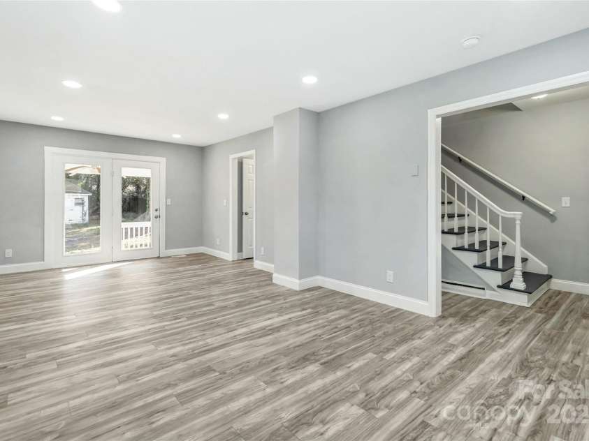 5717 Ruth Drive, Charlotte, NC 28215.  MLS# CAR4229196, YatesRealty ID 9966. 