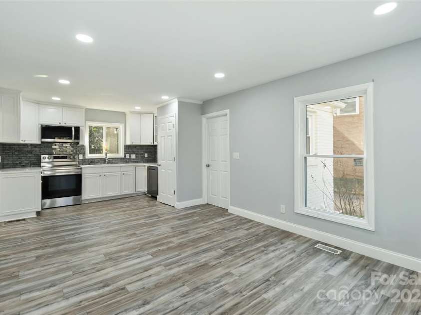 5717 Ruth Drive, Charlotte, NC 28215.  MLS# CAR4229196, YatesRealty ID 9966. 
