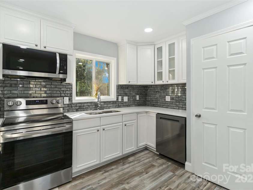 5717 Ruth Drive, Charlotte, NC 28215.  MLS# CAR4229196, YatesRealty ID 9966. 