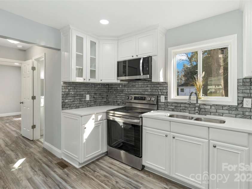 5717 Ruth Drive, Charlotte, NC 28215.  MLS# CAR4229196, YatesRealty ID 9966. 