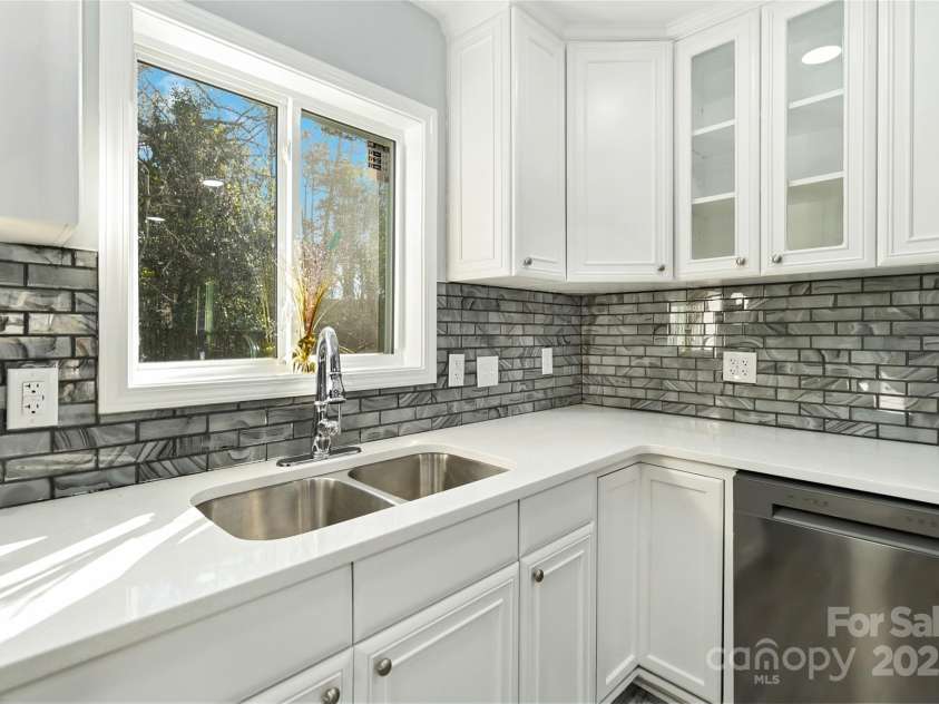 5717 Ruth Drive, Charlotte, NC 28215.  MLS# CAR4229196, YatesRealty ID 9966. 