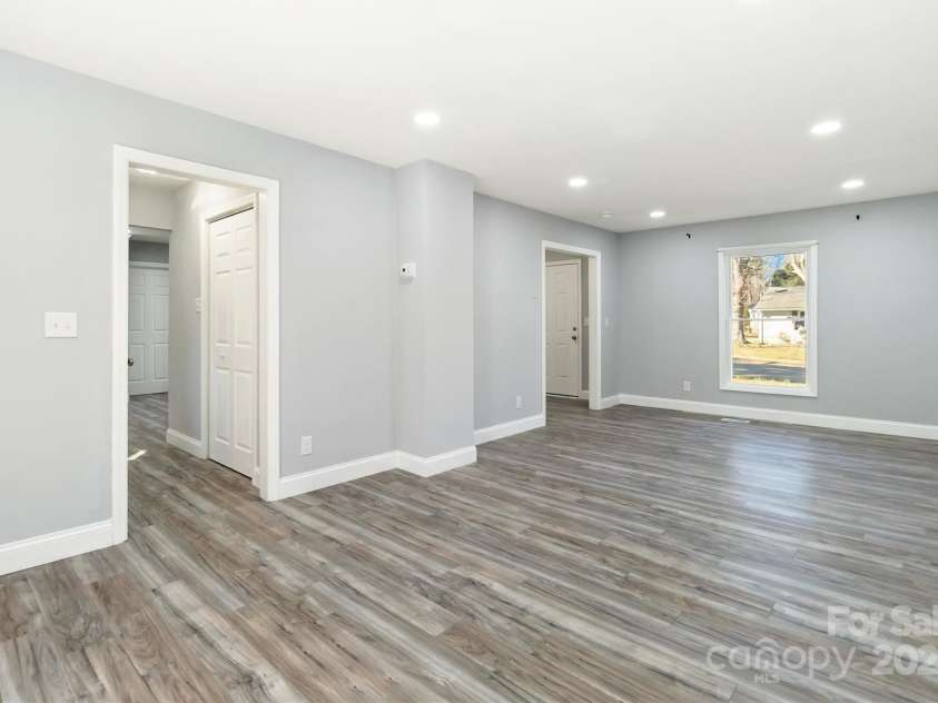 5717 Ruth Drive, Charlotte, NC 28215.  MLS# CAR4229196, YatesRealty ID 9966. 