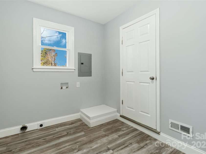 5717 Ruth Drive, Charlotte, NC 28215.  MLS# CAR4229196, YatesRealty ID 9966. 