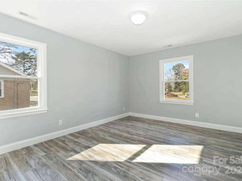 5717 Ruth Drive, Charlotte, NC 28215.  MLS# CAR4229196, YatesRealty ID 9966. 