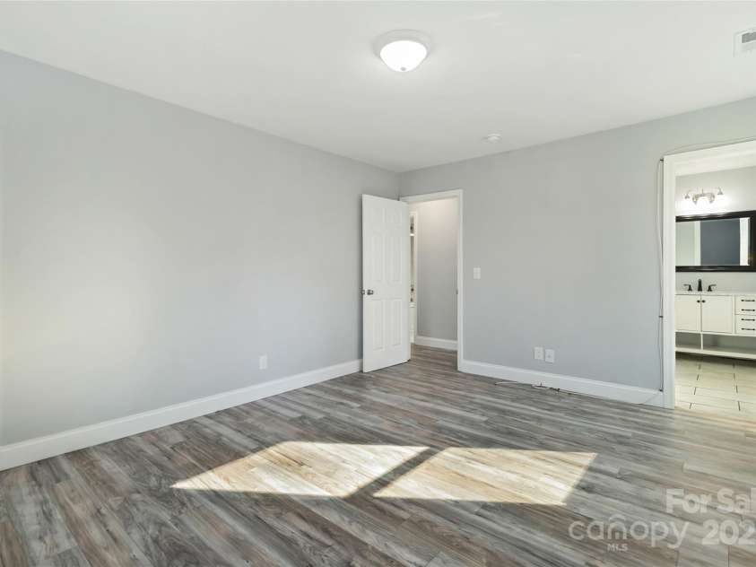 5717 Ruth Drive, Charlotte, NC 28215.  MLS# CAR4229196, YatesRealty ID 9966. 