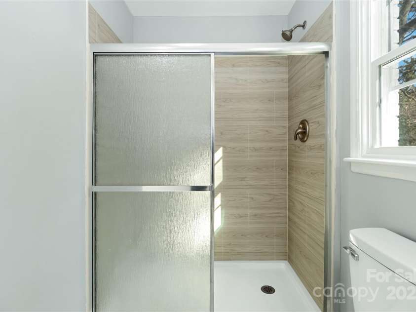 5717 Ruth Drive, Charlotte, NC 28215.  MLS# CAR4229196, YatesRealty ID 9966. 