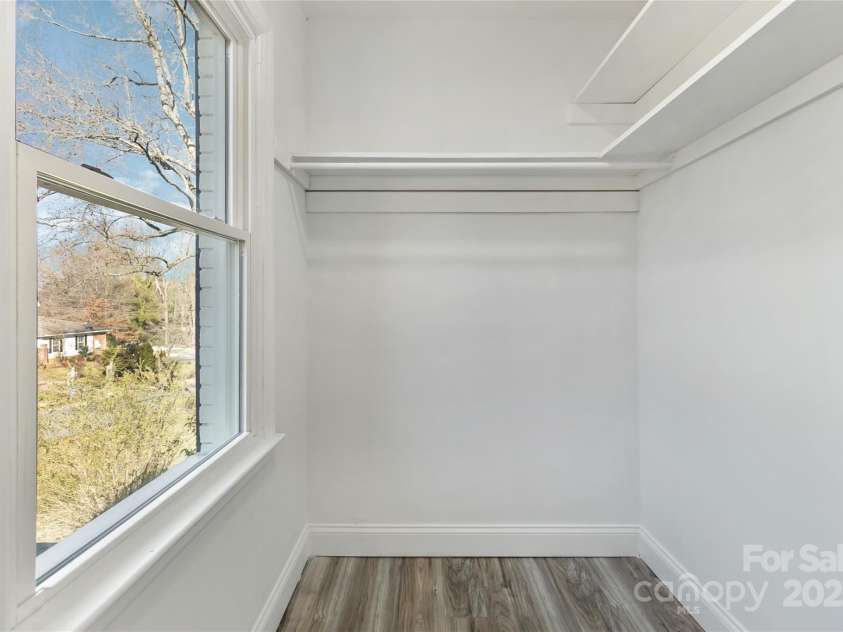 5717 Ruth Drive, Charlotte, NC 28215.  MLS# CAR4229196, YatesRealty ID 9966. 