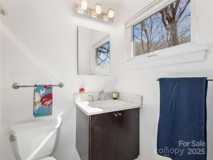 10 Woodcrest Road, Asheville, NC 28804.  MLS# CAR4221990, YatesRealty ID 9967. Second primary bath