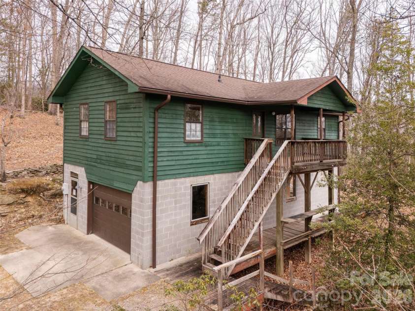 752 Burnside Trail, Hendersonville, NC 28792.  MLS# CAR4341160, YatesRealty ID 9969. 