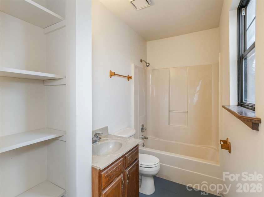 752 Burnside Trail, Hendersonville, NC 28792.  MLS# CAR4341160, YatesRealty ID 9969. 