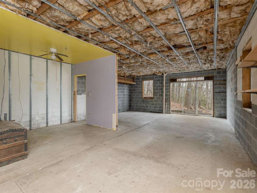 752 Burnside Trail, Hendersonville, NC 28792.  MLS# CAR4341160, YatesRealty ID 9969. 