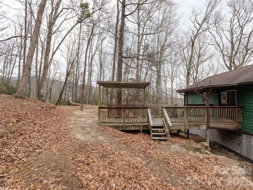 752 Burnside Trail, Hendersonville, NC 28792.  MLS# CAR4341160, YatesRealty ID 9969. 