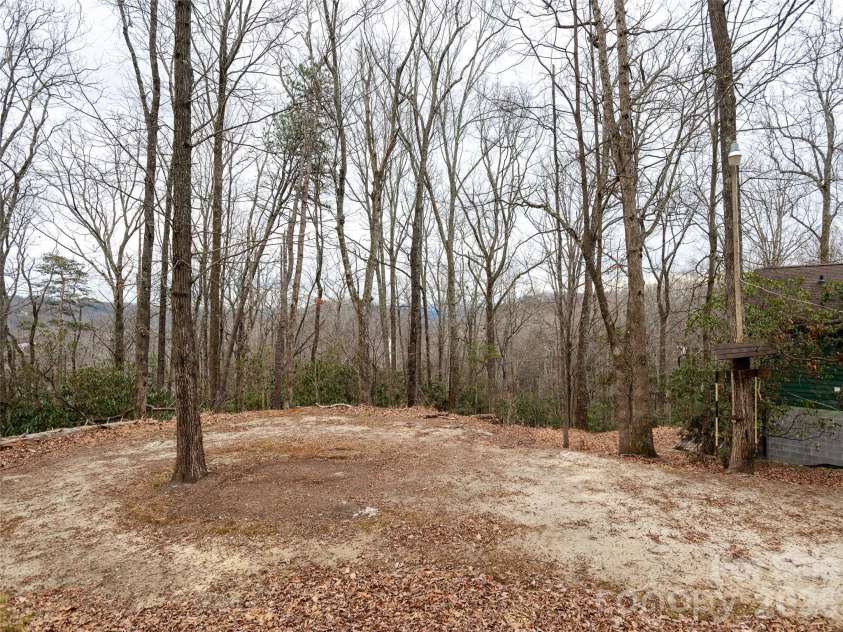 752 Burnside Trail, Hendersonville, NC 28792.  MLS# CAR4341160, YatesRealty ID 9969. 